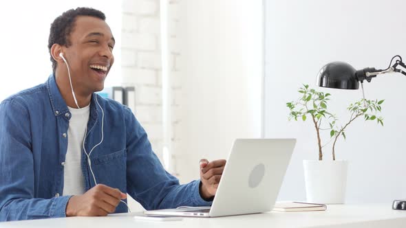 Video Chat by Handsome  Afro-American Man alt