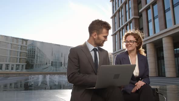 Two Business Colleagues Brainstorming Outside alt