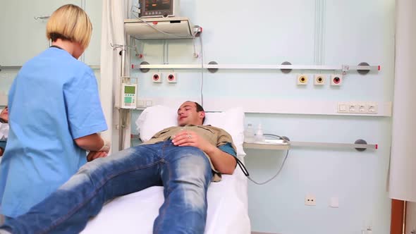 Nurse next to transfused patients alt