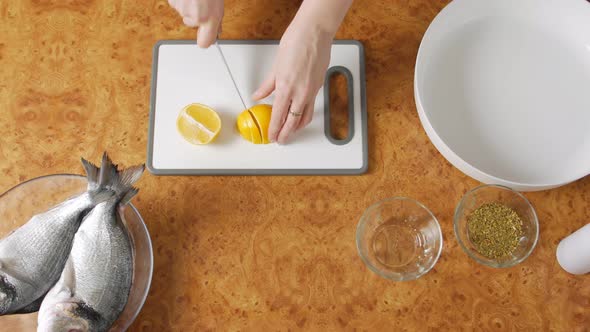 Slicing Lemon For Fish alt