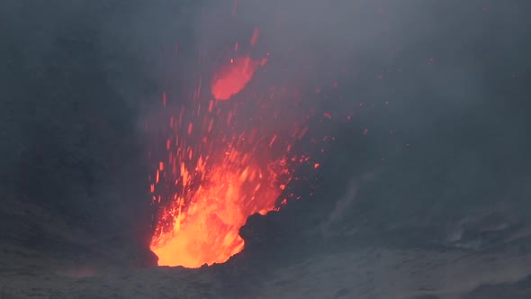 The Eruption at Vocano Yasur in Vanuatu. February 2014 alt