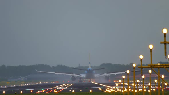 Airplane Landing at Amsterdam Airport alt