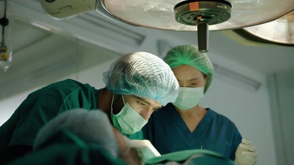 Doctors and nurses in the operating room are helping to perform life-saving surgery in the hospital.