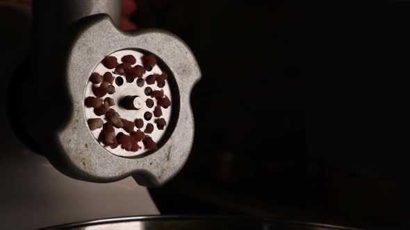 Process of Preparing Forcemeat By Means of a Meat Grinder alt