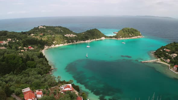 Beautiful Turquoise Bay in Lakka alt