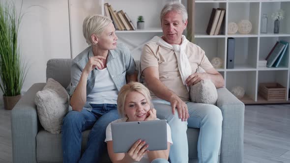 Leisure Day Happy Family Photo Memories Relaxed alt