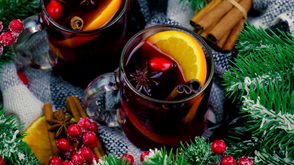 Mulled Wine in a Cup Christmas Drink alt