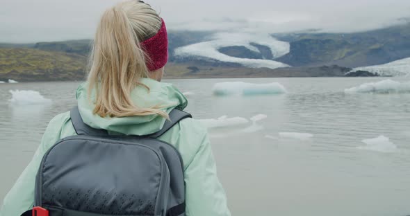 Woman Visiting Outdoors Tourist Destination Landmark Attraction Fjallsarlon Glacial Lagoon in