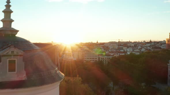 Forwards Ascending Fly Along Historic Palace alt