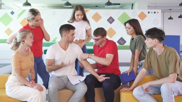 Group of Students Are Learning To Splint the Hand of Injured Patient Using Bandage alt