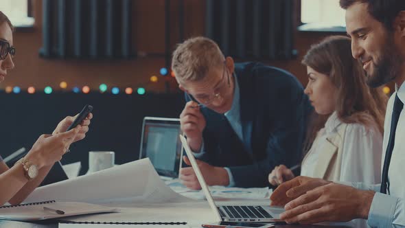 Teamwork at meeting alt