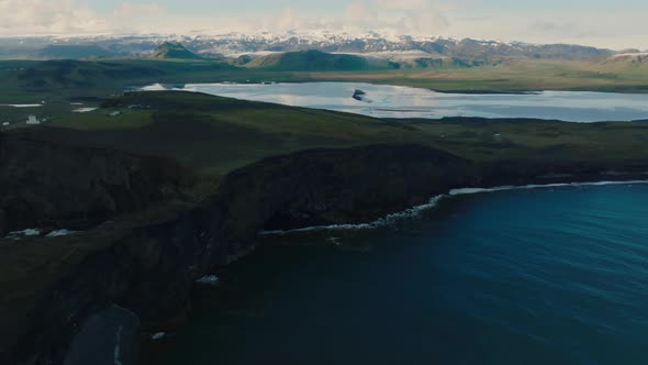 Iceland Black Sand Beach with Huge Waves at Reynisfjara Vik alt