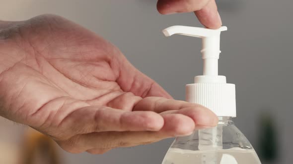 Hand Presses Sanitizing Gel alt