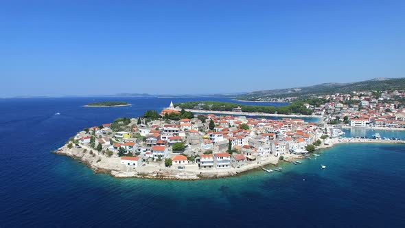 Aerial view of old dalmatian town of Primosten, Croatia alt
