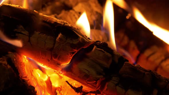 4K - Fire inside the bonfire alt