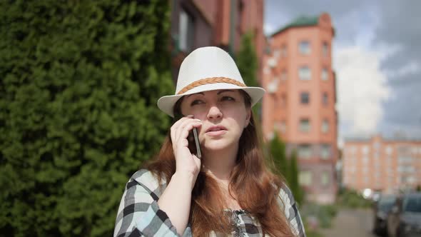 Traveler Woman with Hat Talking on the Phone in the City, Talking with Friends