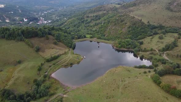 Taul Mare Lake In Apuseni Mountains, Romania alt