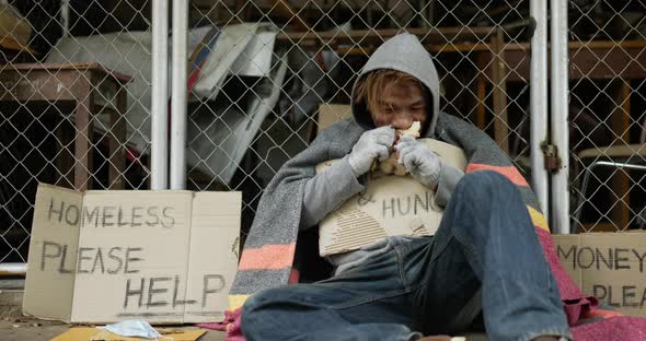 Homeless getting food from kind people alt