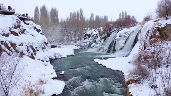 Muradiye waterfall winter alt