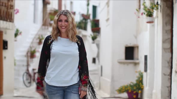 Bohemian fashion young women alt