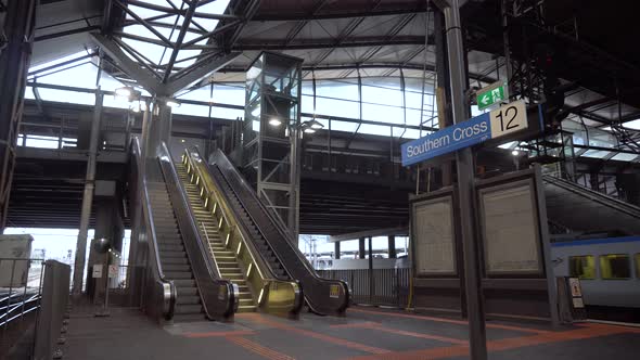 Melbourne's popular train stations are empty during the coronavirus-COVID-19 lockdown - Victoria, Au alt