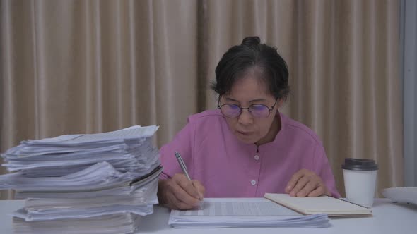 Business concept of 4k Resolution. alt