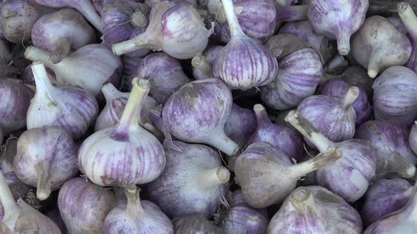 Garlic is essential in Middle Eastern and Arabic cooking, with its presence in many food items. alt