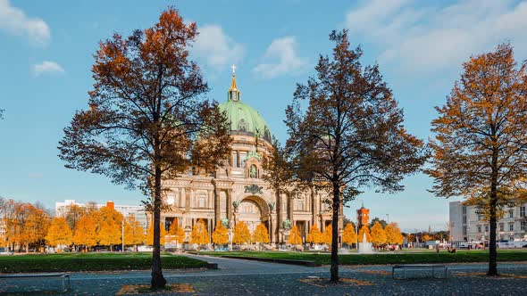 Sunset Time Lapse of Berlin Cathedral at Lustgarten in Autumn alt