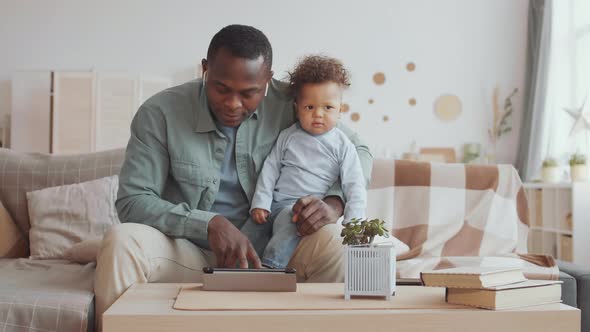 Male Freelancer Working while Looking after Kid alt