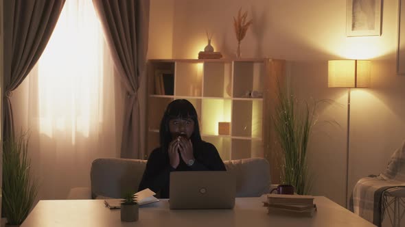 Freelancer Anxiety Project Deadline Scared Woman alt