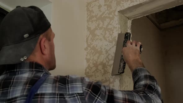Close Up View of Worker Puts Decorative Plaster on the Wall Forming a Relief alt
