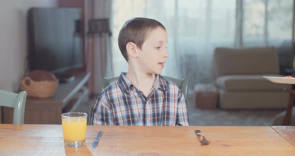 Child nutrition - boy refusing to eat healthy food alt