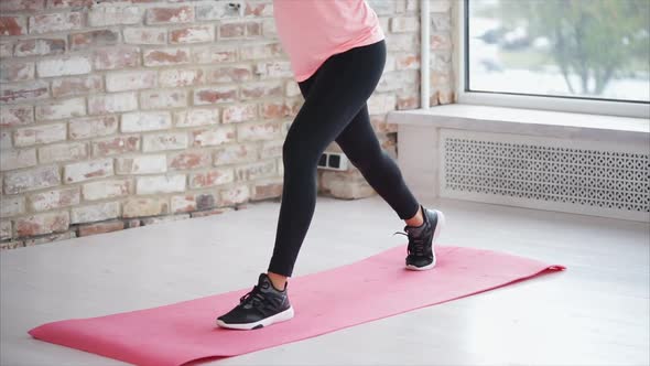 Close Up Shot of Woman Doing Lunges in the Gym alt