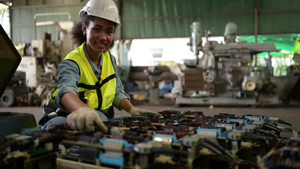Female chief mechanic works in a mechanical factory alt