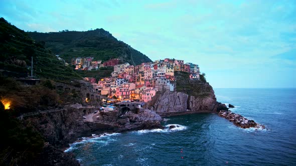 Manarola Village, Cinque Terre, Liguria, Italy alt