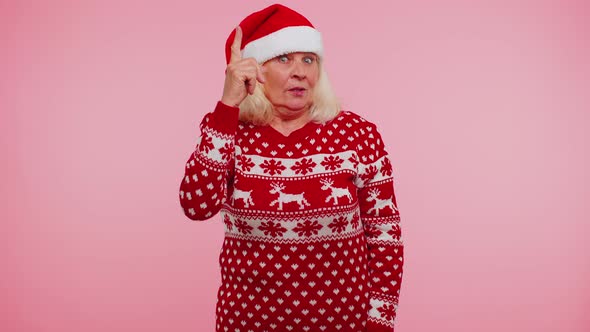 Grandmother in Christmas Sweater Make Gesture Raises Finger Came Up with Creative Plan Good Idea alt