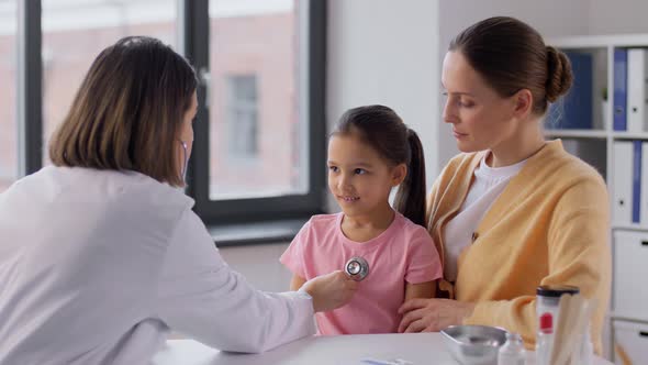 Mother Girl and Doctor with Stethoscope at Clinic alt