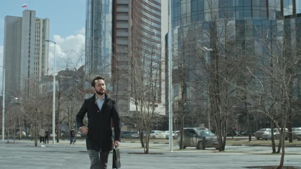 Waiting for Colleague alt