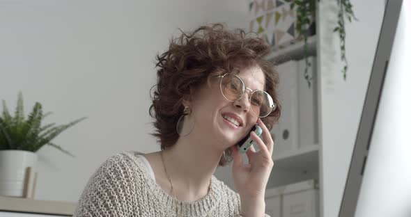 Good News on the Phone alt