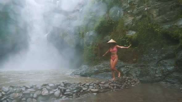 Beautiful girl in Bali alt