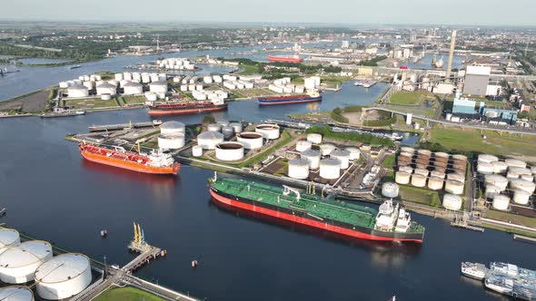 Petrochemical Petroleum Industry Silos Storage for Gas and Oil Products and Transport Carrier alt