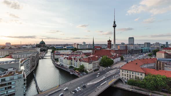 Day to Night Time Lapse of Berlin Skyline with Television Tower, Berlin, Germany alt