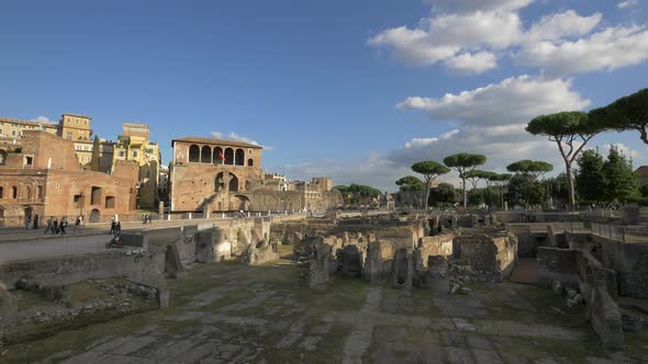 Panoramic view of Roman ruins alt