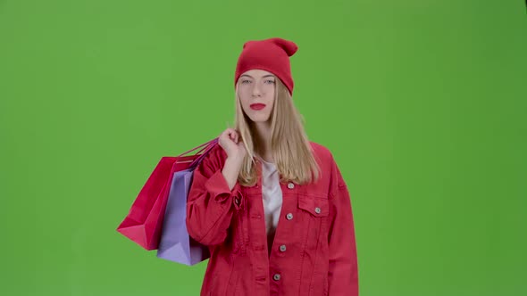 Girl Comes with Bags in His Hands. Green Screen alt