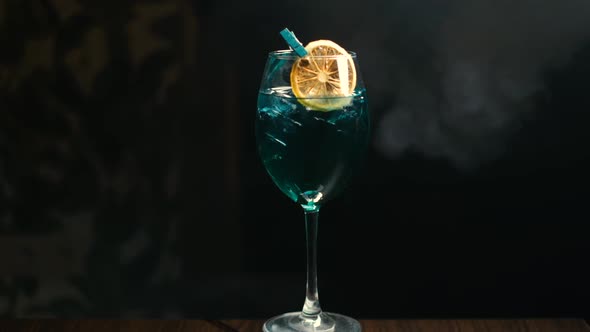 Alcoholic Drink With Lemon alt