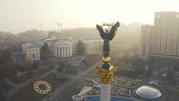 Maidan Nezalezhnosti Square at Foggy Weather. Independence Monument Berehynia in Kiev alt