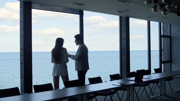 Manager Discussing Worker Planning at Panorama Window alt