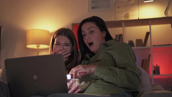 Disgusting Movie Shocked Women Family Leisure alt
