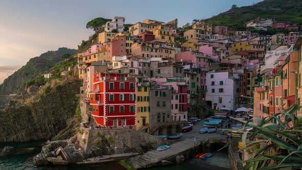 Sunset Time Lapse Cinque Terre Riomaggiore , Italy alt