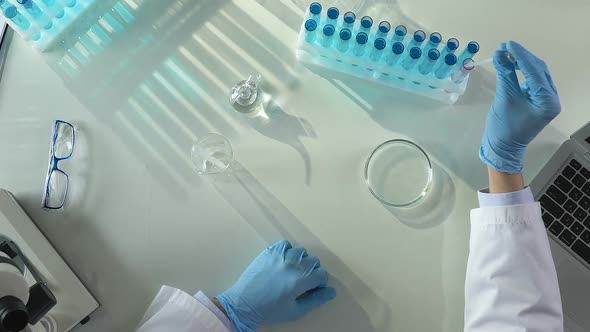 Medical University Student Conducting Research for Laboratory Project, Education alt